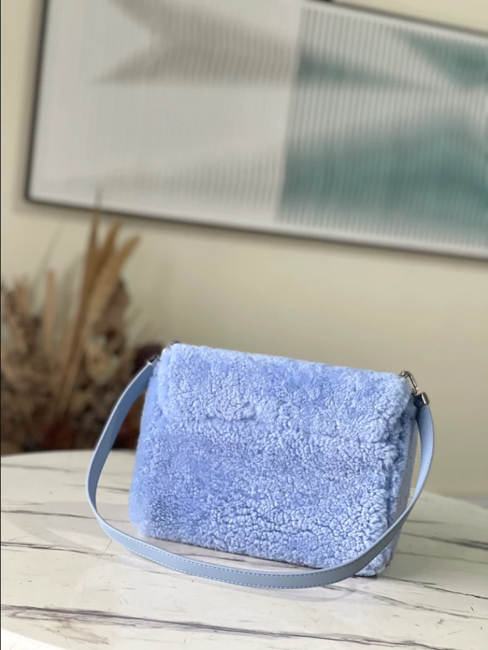 Louis Vuitton Twist MM Bag – LB262