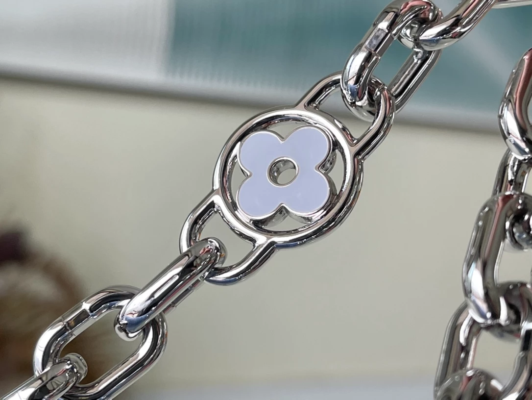 Louis Vuitton Twist MM Bag – LB262