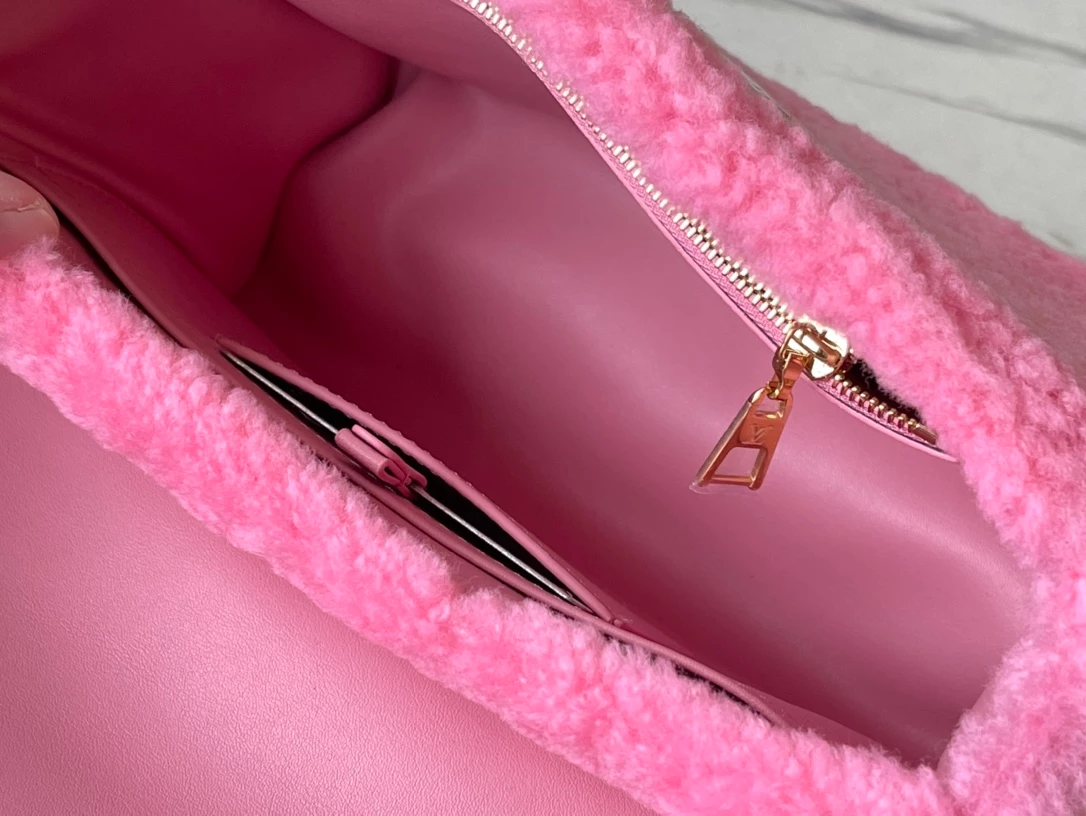 Louis Vuitton Twist MM Bag – LB263