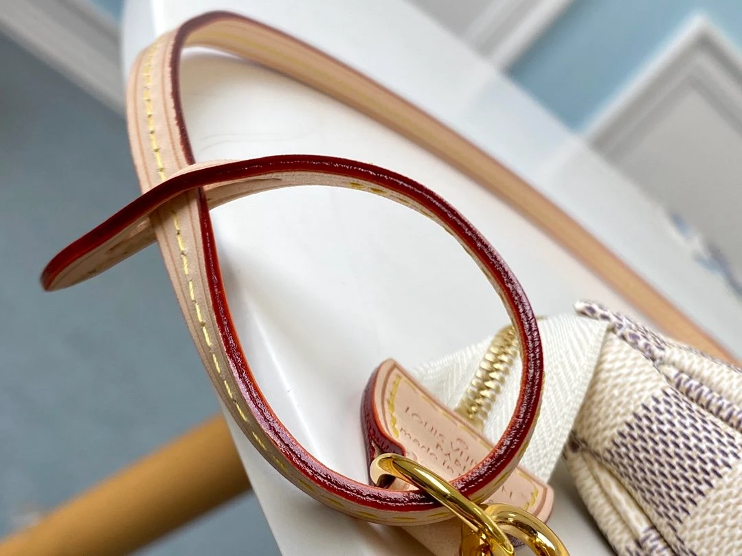 Pochette Accessoires Monogram Canvas – LB231