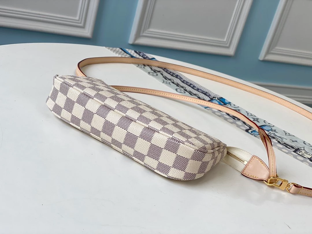 Pochette Accessoires Monogram Canvas – LB231