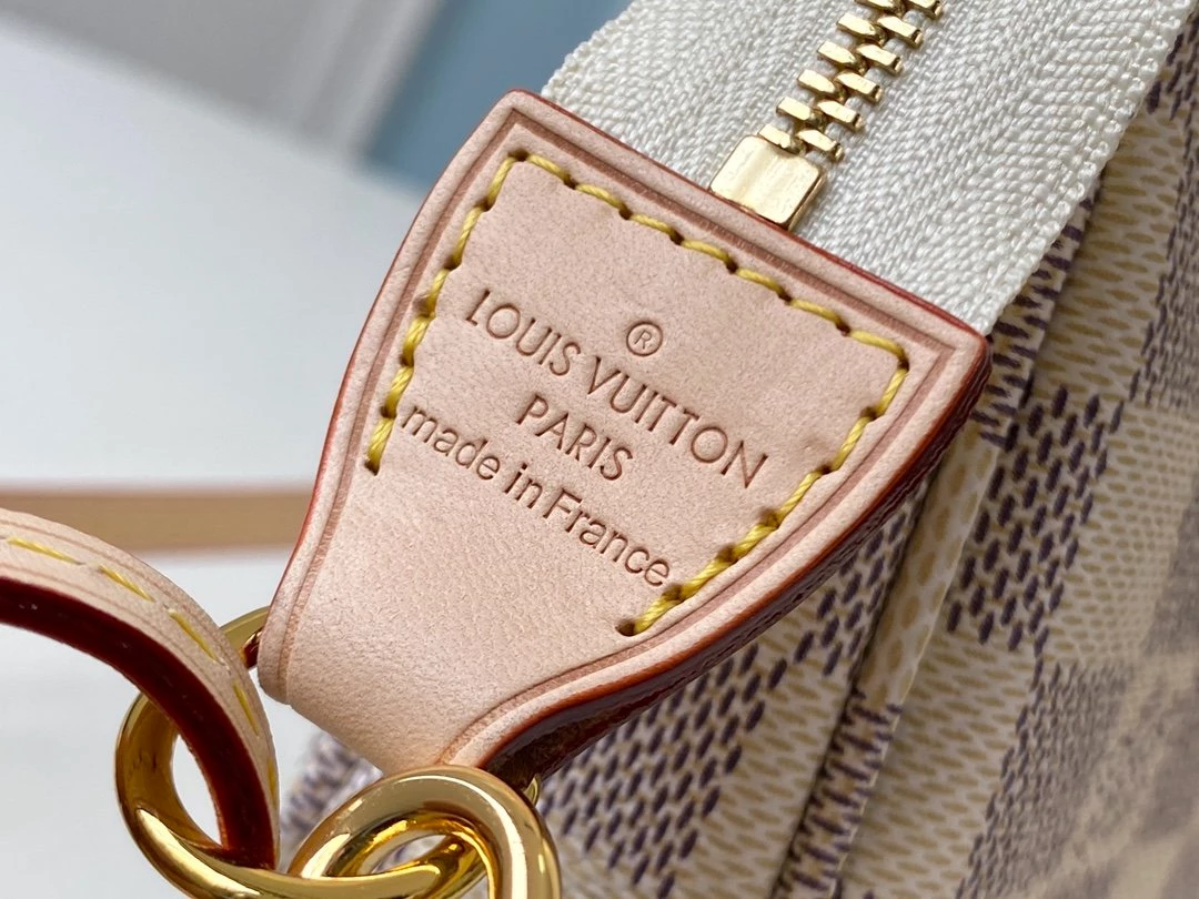 Pochette Accessoires Monogram Canvas – LB231