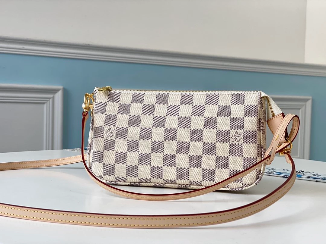 Pochette Accessoires Monogram Canvas – LB231