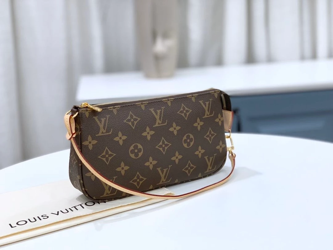 Pochette Accessoires Monogram Canvas – LB232