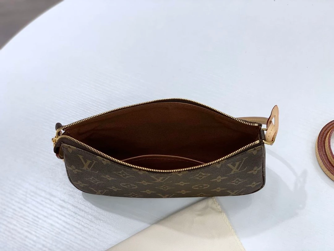 Pochette Accessoires Monogram Canvas – LB232
