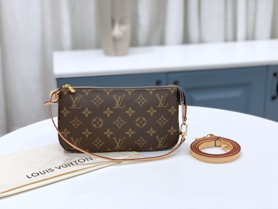 Pochette Accessoires Monogram Canvas – LB232