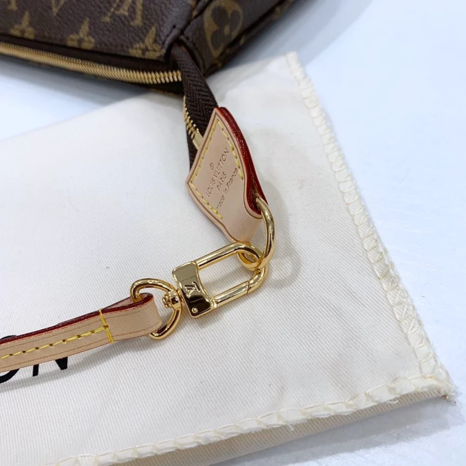 Pochette Accessoires Monogram Canvas – LB232