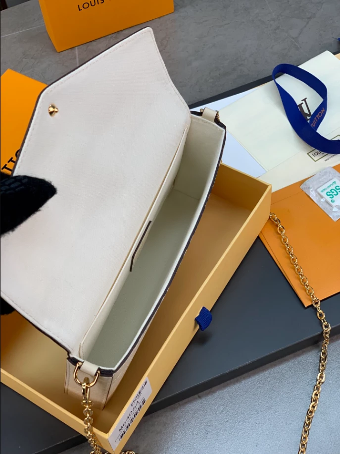 Pochette Félicie Monogram Empreinte Leather – LB248