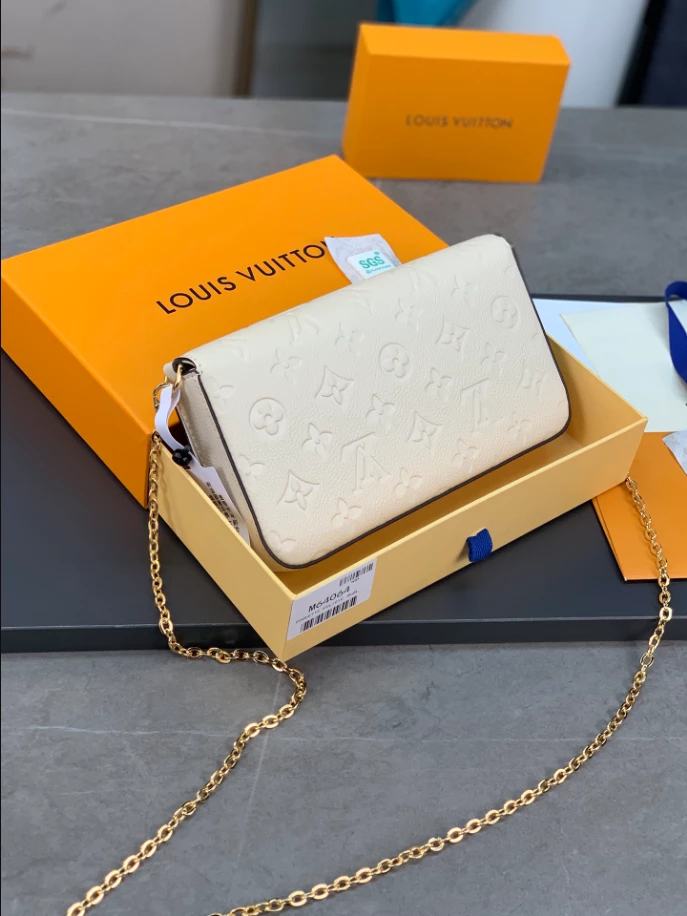Pochette Félicie Monogram Empreinte Leather – LB248