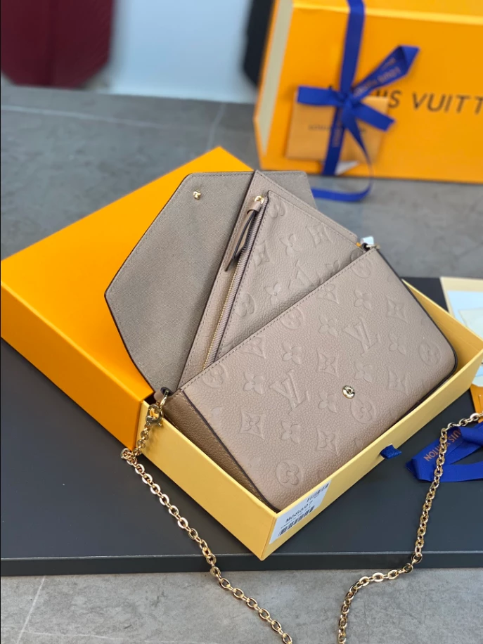 Pochette Félicie Monogram Empreinte Leather – LB249