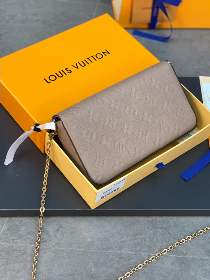 Pochette Félicie Monogram Empreinte Leather – LB249