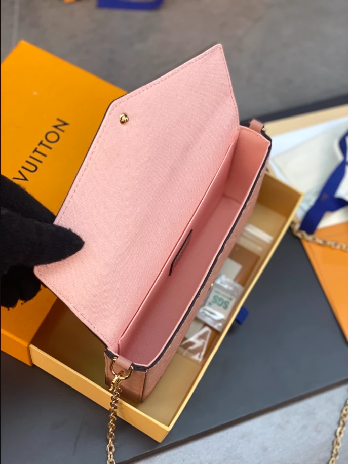 Pochette Félicie Monogram Empreinte Leather – LB250