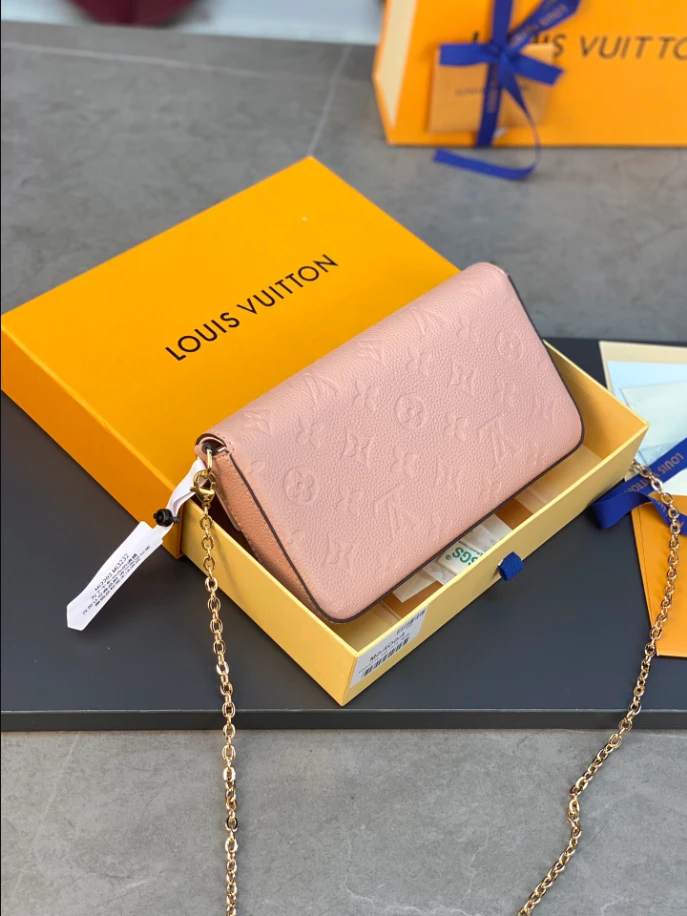 Pochette Félicie Monogram Empreinte Leather – LB250