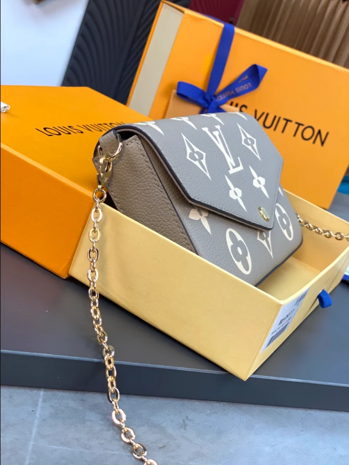 Pochette Félicie Monogram Empreinte Leather – LB255