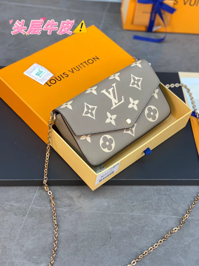Pochette Félicie Monogram Empreinte Leather – LB255