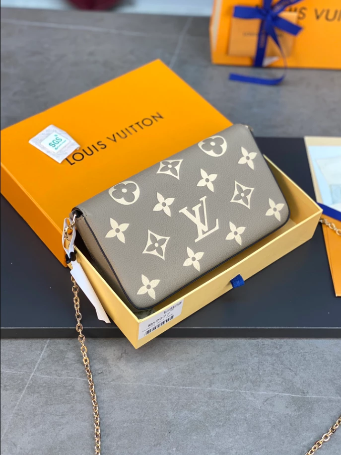Pochette Félicie Monogram Empreinte Leather – LB255