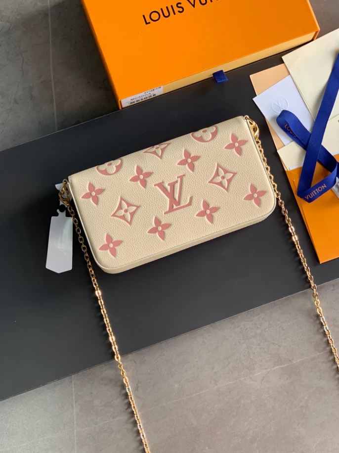 Pochette Félicie Monogram Empreinte Leather – LB256