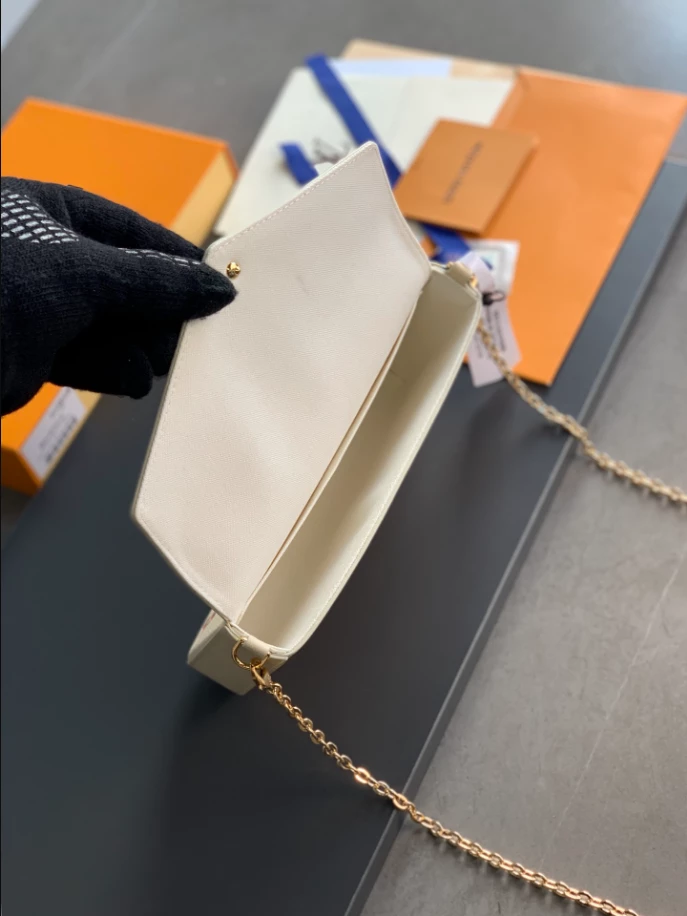 Pochette Félicie Monogram Empreinte Leather – LB256