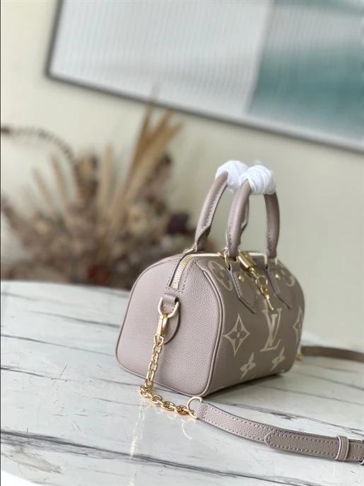 Speedy Bandoulière 20 Monogram Empreinte Leather – LB213