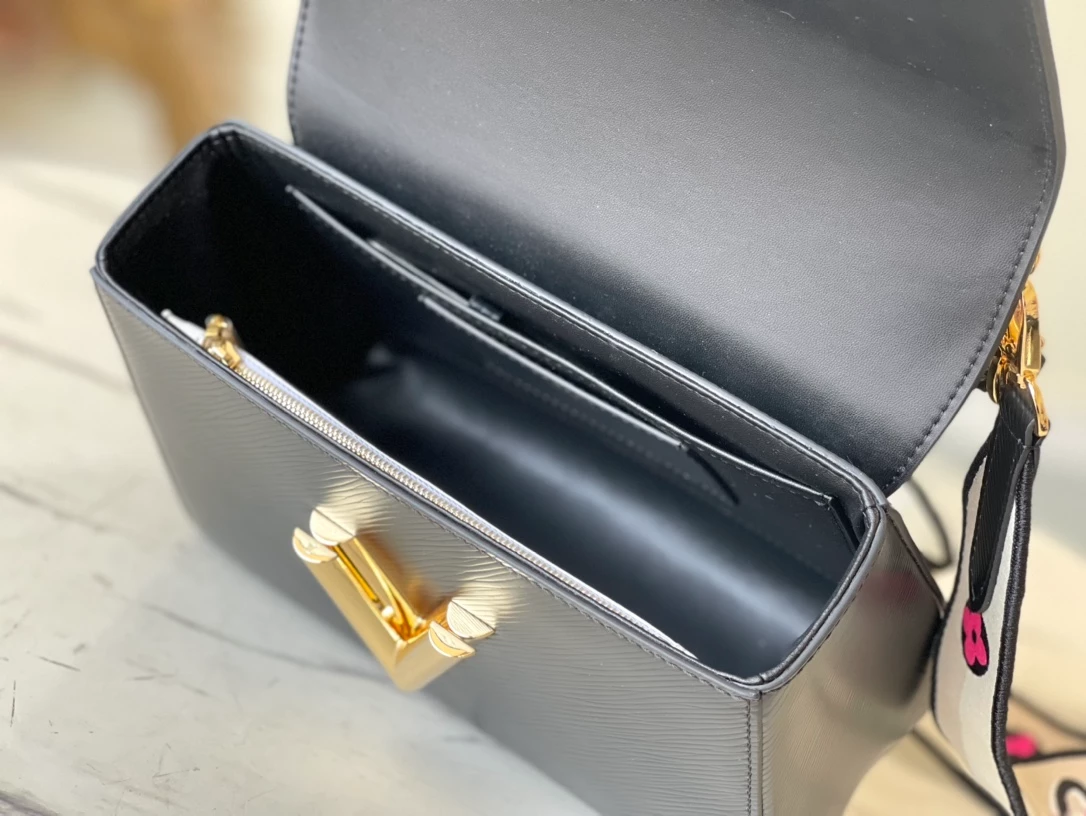 Twist MM handbag – LB290