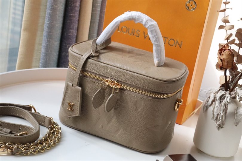 Vanity PM Other Monogram Canvas – LB209