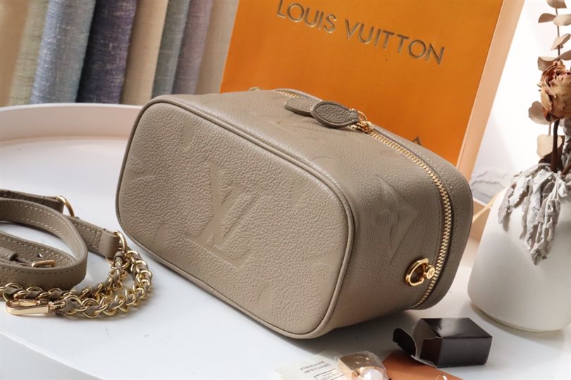 Vanity PM Other Monogram Canvas – LB209
