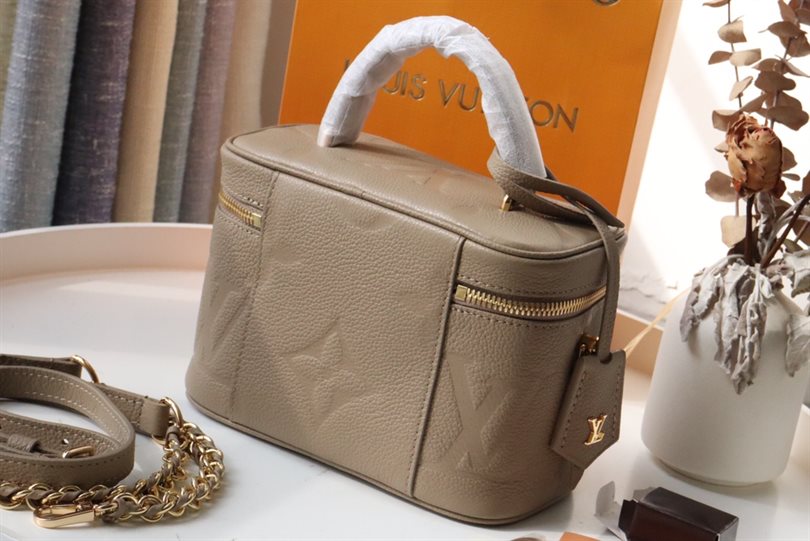 Vanity PM Other Monogram Canvas – LB209
