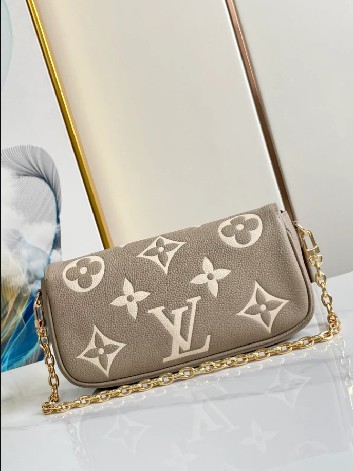 Wallet On Chain Ivy Bicolour Monogram Empreinte Leather – LB242