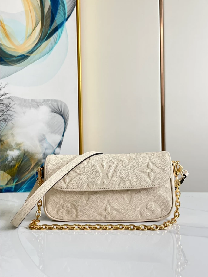 Wallet On Chain Ivy Monogram Empreinte Leather – LB240