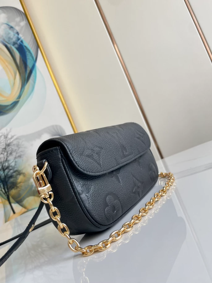 Wallet On Chain Ivy Monogram Empreinte Leather – LB241