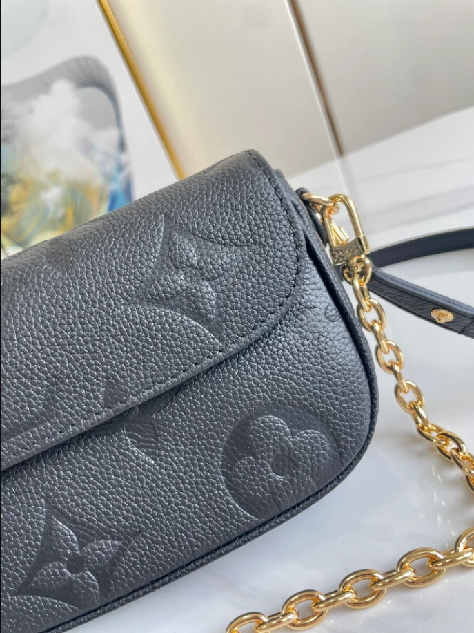Wallet On Chain Ivy Monogram Empreinte Leather – LB241