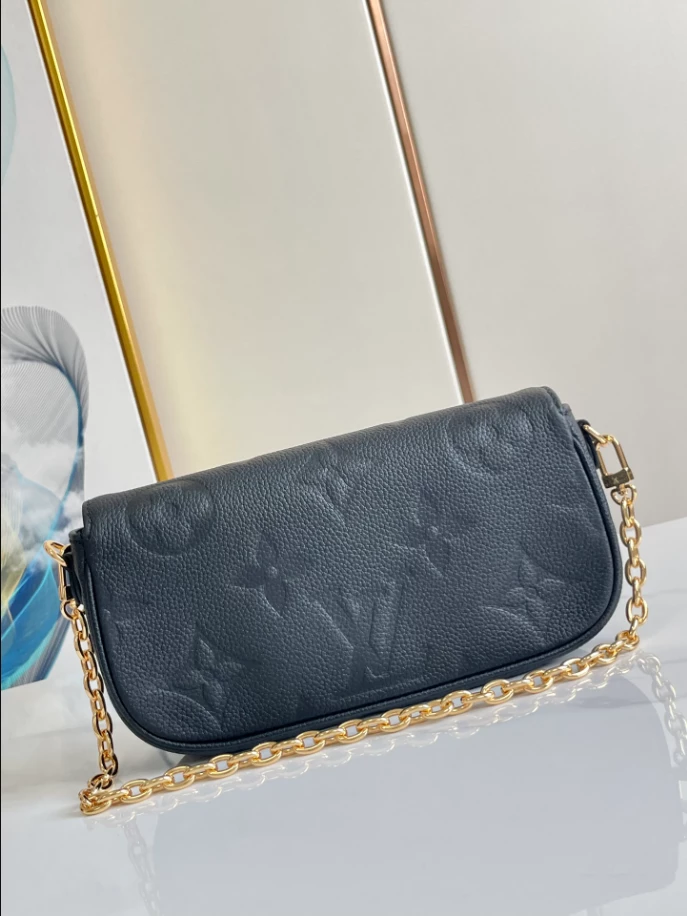 Wallet On Chain Ivy Monogram Empreinte Leather – LB241