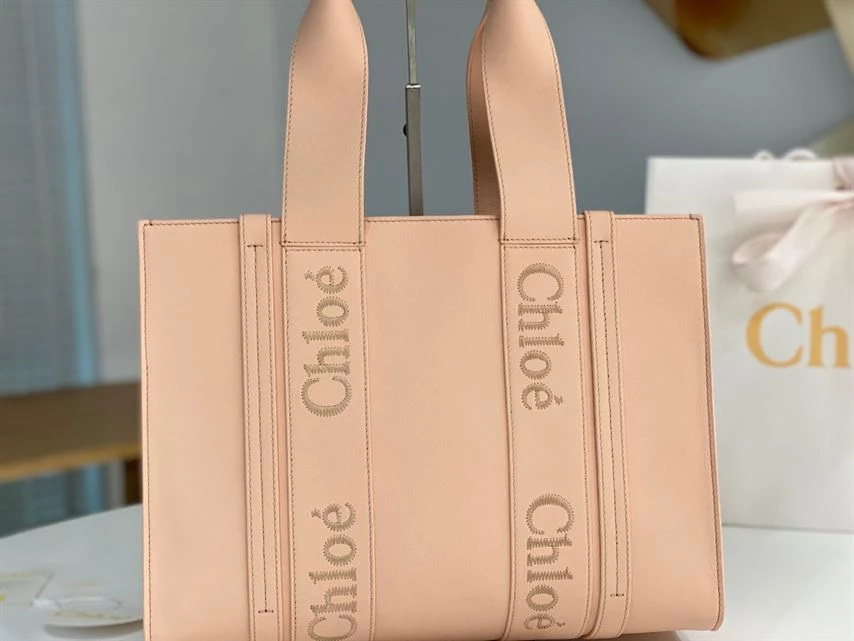 Chloé Medium Woody Tote Bag - MB003