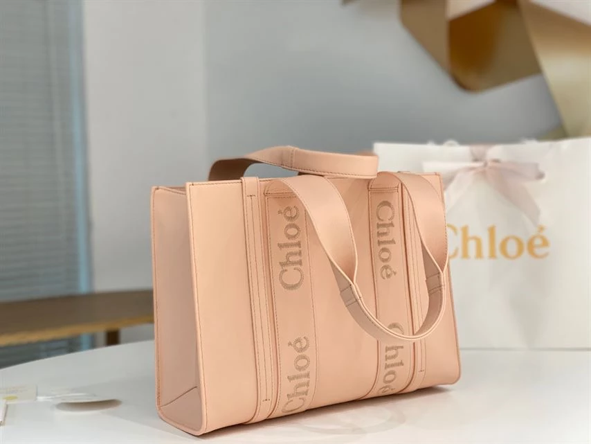 Chloé Medium Woody Tote Bag - MB003