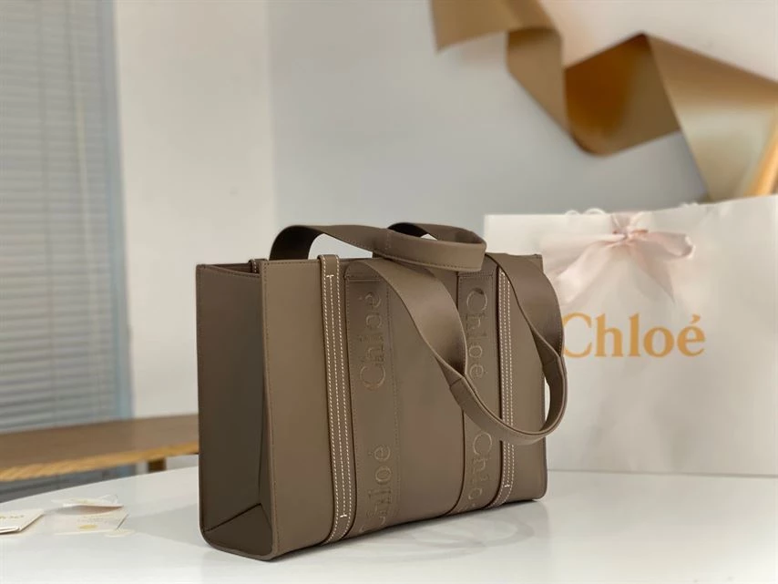 Chloé Medium Woody Tote Bag - MB005