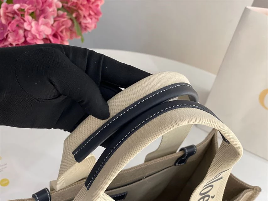 Chloé Medium Woody Tote Bag - MB006