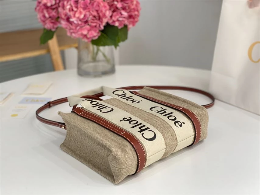 Chloé Small Woody Tote Bag Linen canvas Calfskin With Chloé Logo - MB021