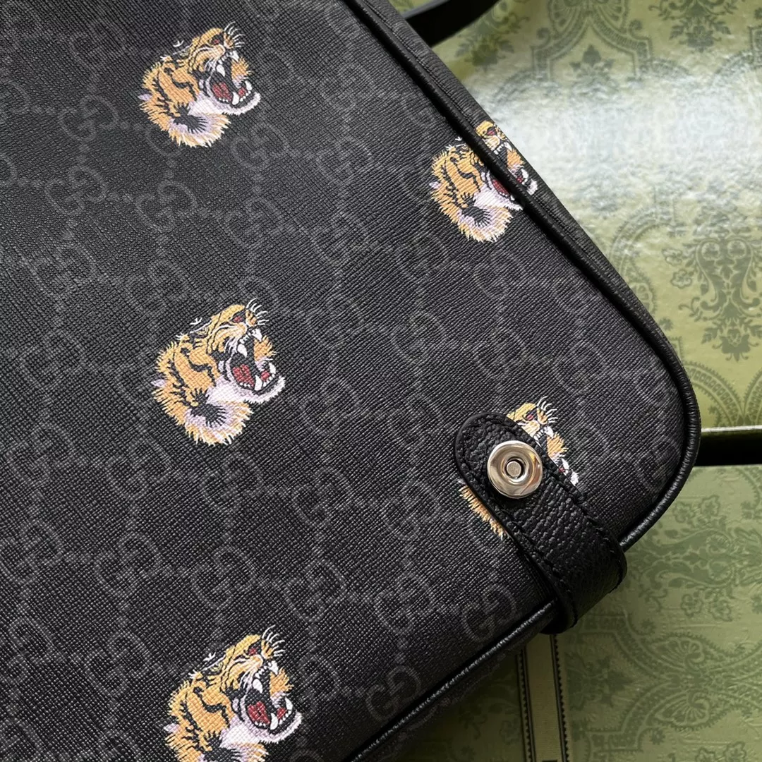 G*u*i tiger print messenger bag