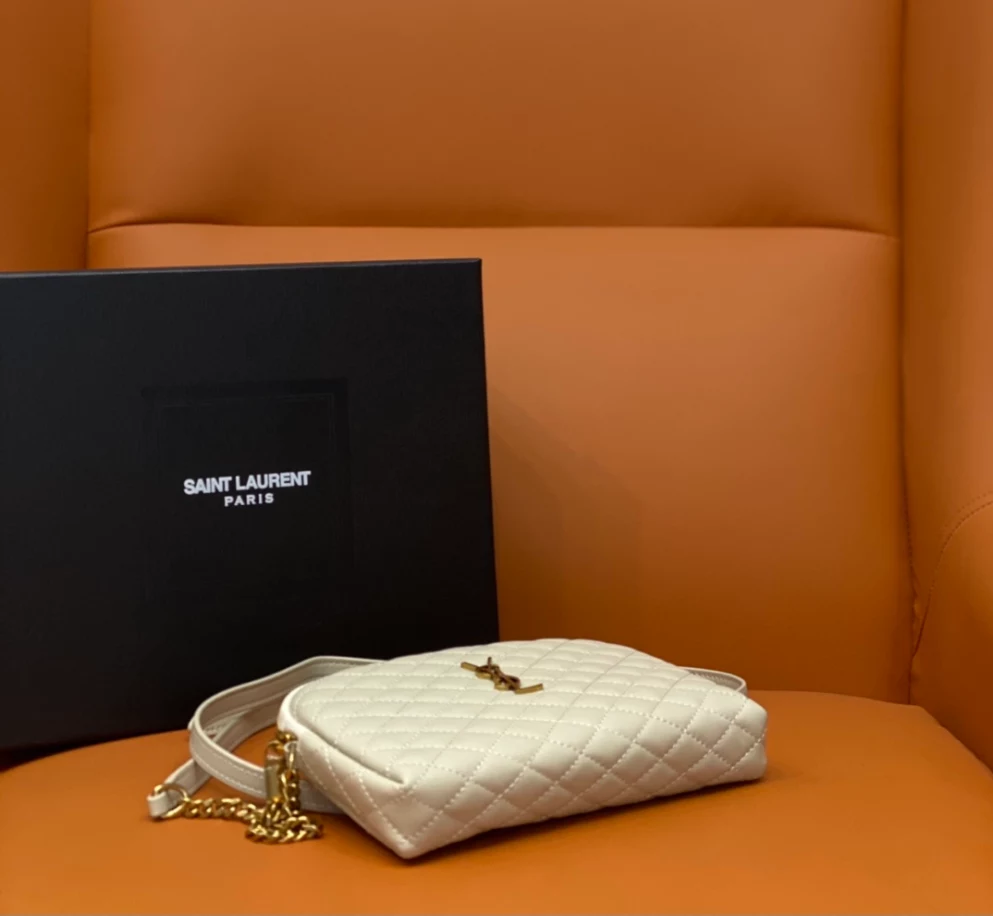 Gaby Zipped Pouch in Quilted Lambskin - YB048