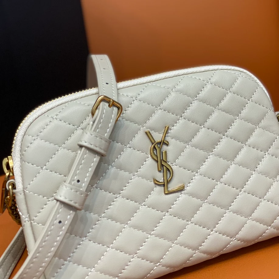 Gaby Zipped Pouch in Quilted Lambskin - YB048