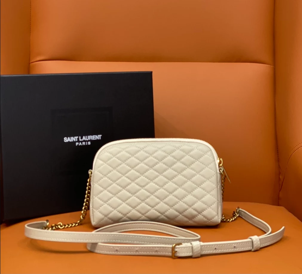 Gaby Zipped Pouch in Quilted Lambskin - YB048
