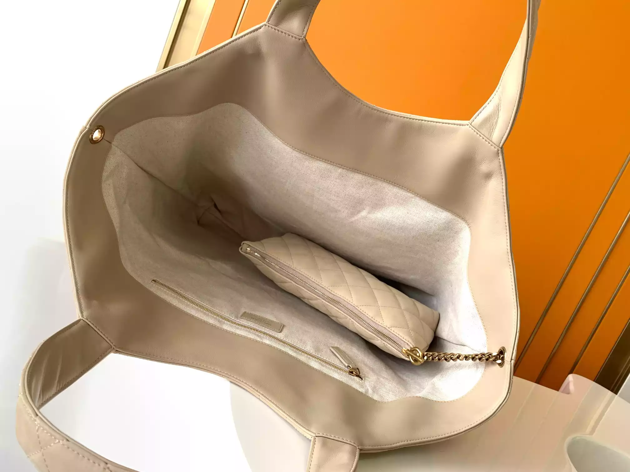 Icare Maxi Shopping Bag in Quilted Nubuck Suede - YB050