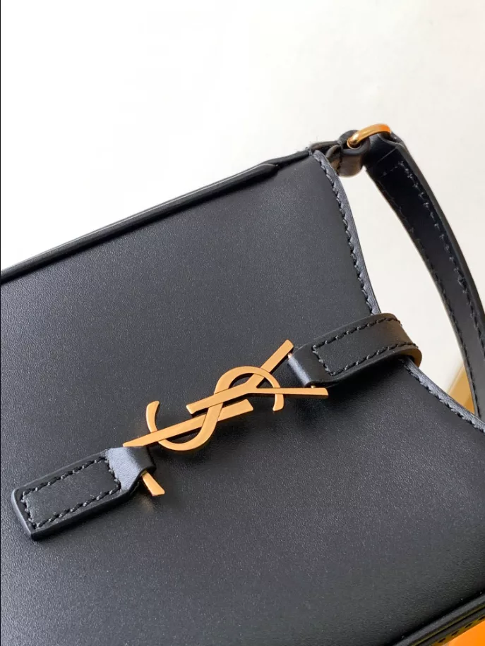 LE 5 À 7 Vertical in Smooth Leather Bag - YB007