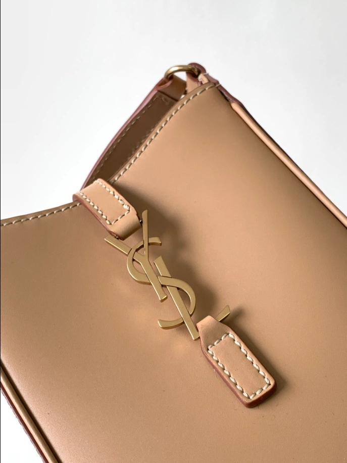 LE 5 À 7 Vertical in Smooth Leather Bag - YB008