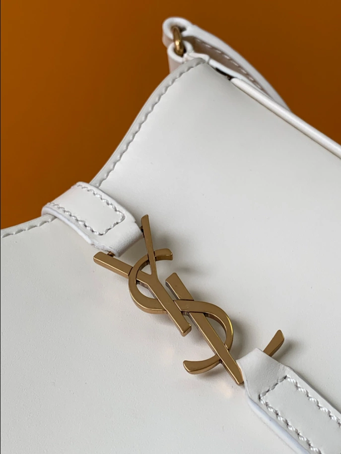 LE 5 À 7 Vertical in Smooth Leather Bag - YB009
