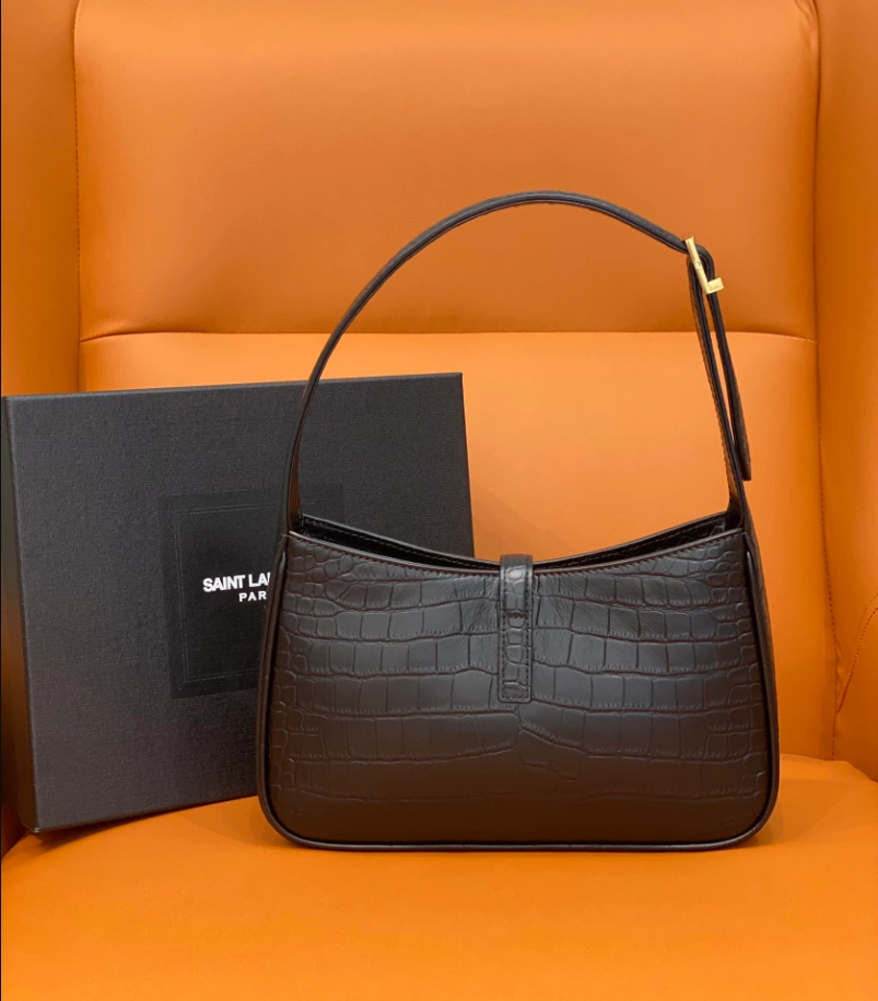 LE 5 à 7 in Crocodile-Embossed Shiny Leather Bag - YB026