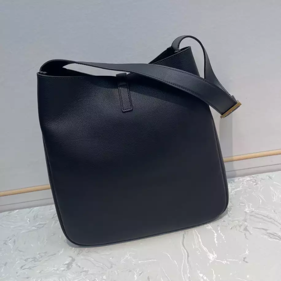 Le 5 à 7 Supple Large in smooth leather Bag - YB024