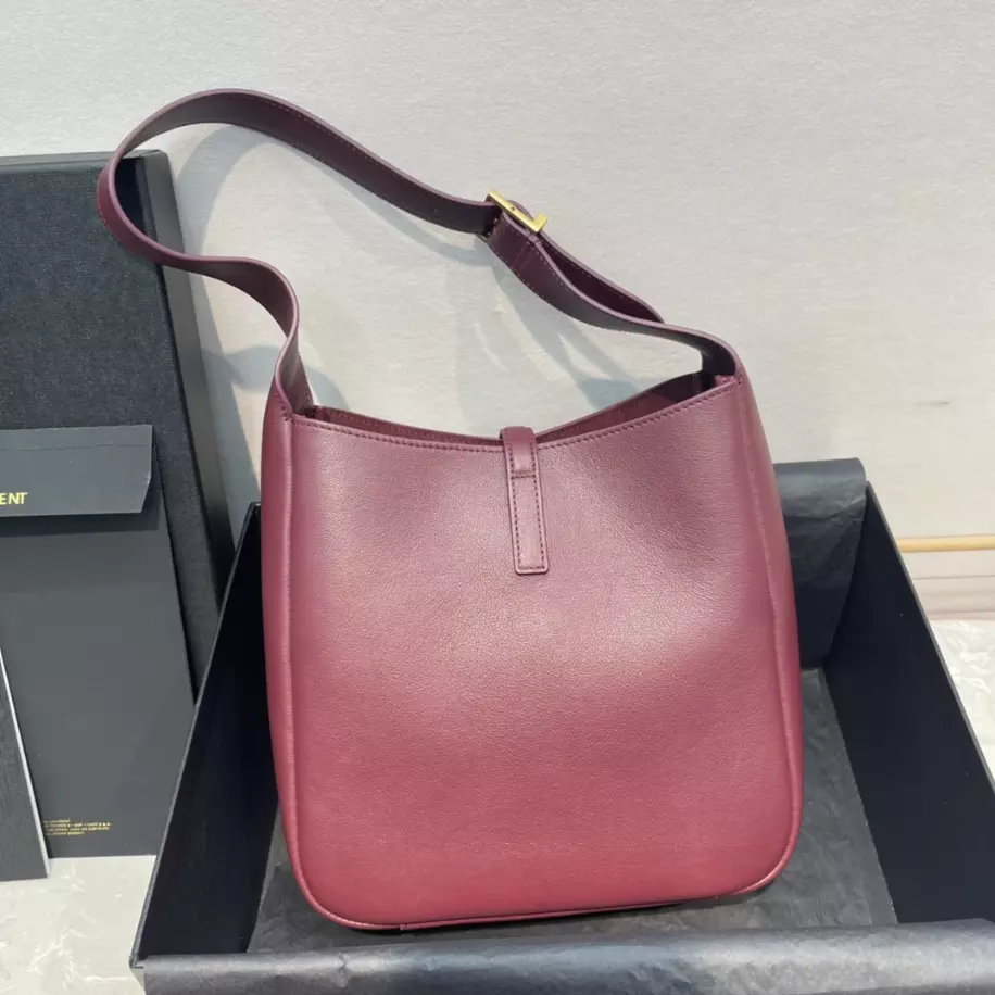 Le 5 à 7 Supple Small in grained leather Bag - YB023