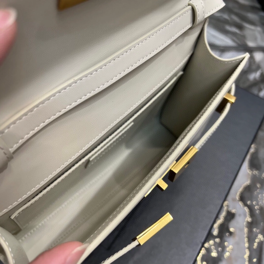 Manhattan Small Shoulder Bag in Box Saint Laurent - YB056