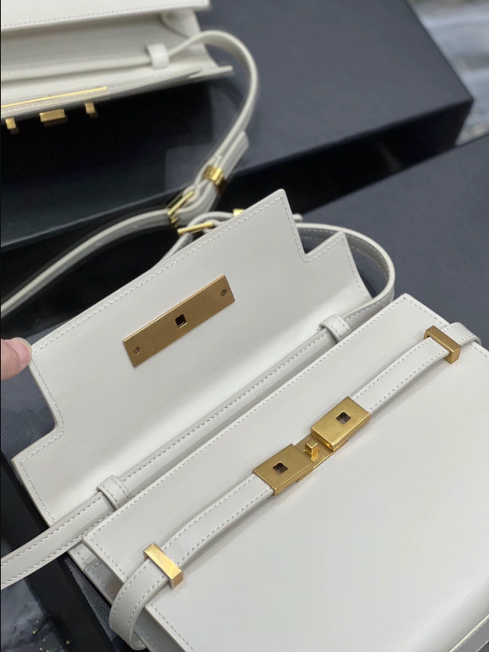 Manhattan Small Shoulder Bag in Box Saint Laurent - YB056